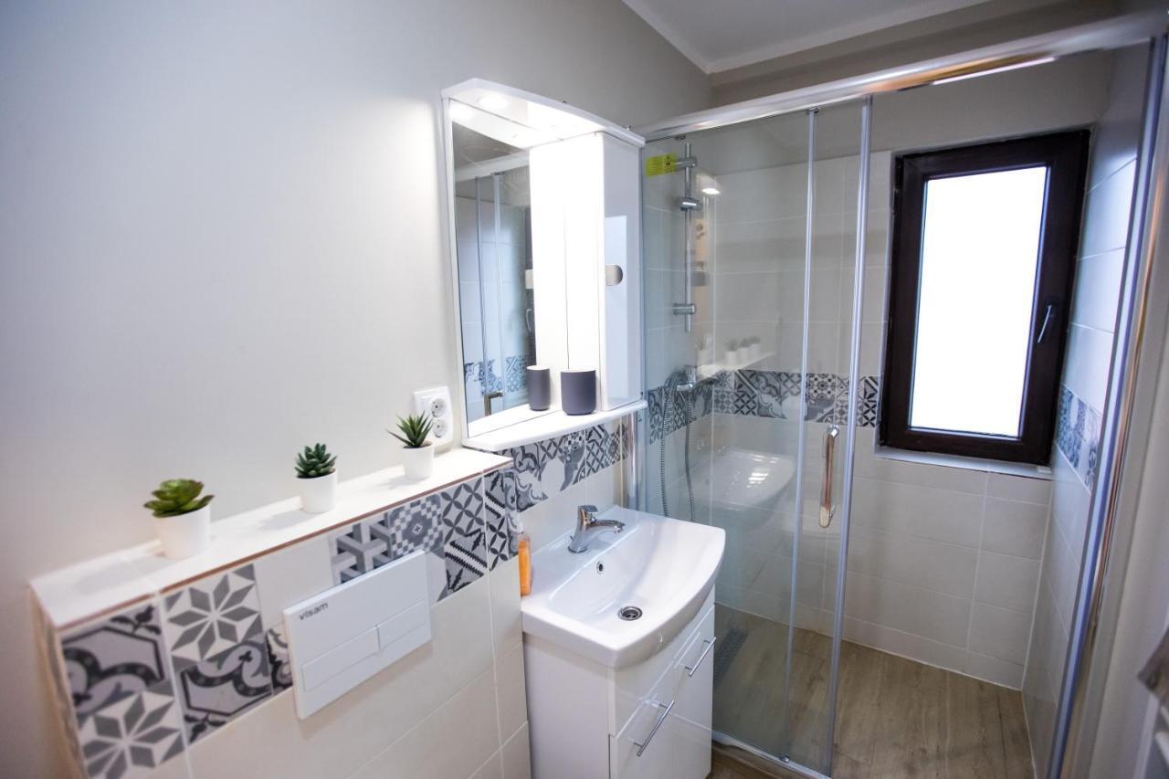 Travel Homzzz Central Apartments - Tusnad Târgu-Mureş Esterno foto